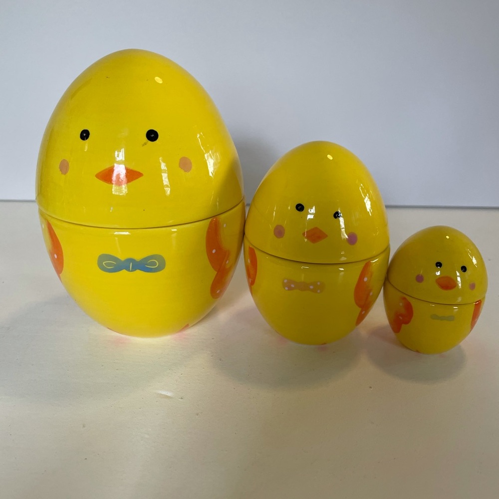 Ceramic chick measuring cups